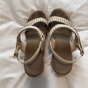 Unk Women's Cream and Tan Strappy Sandals